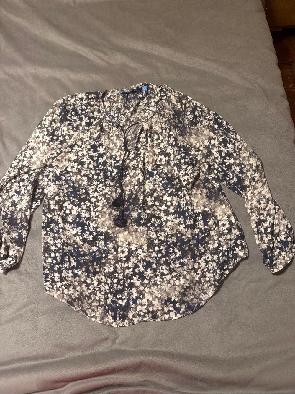 Simply Vera Vera Wang Navy and White Floral Tie-Neck Blouse